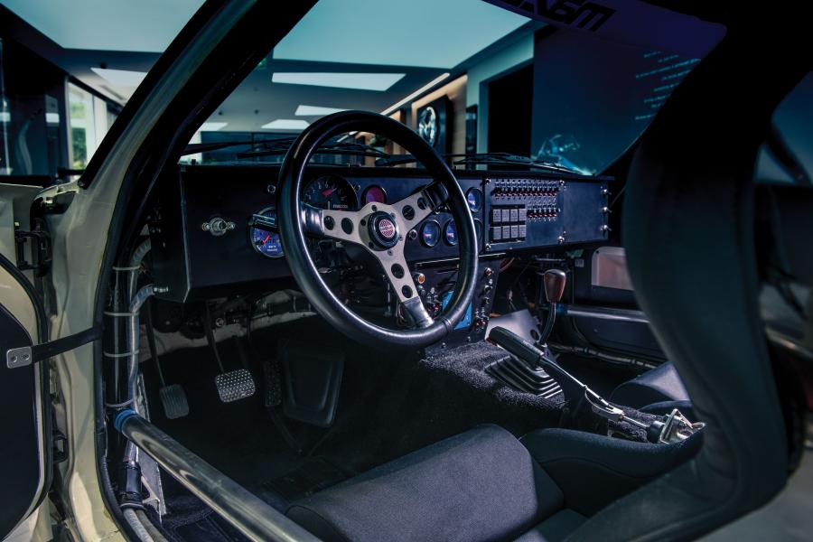 Интерьер Mazda RX-7 Evo Group B 1985 года  (фото 13 из 23)